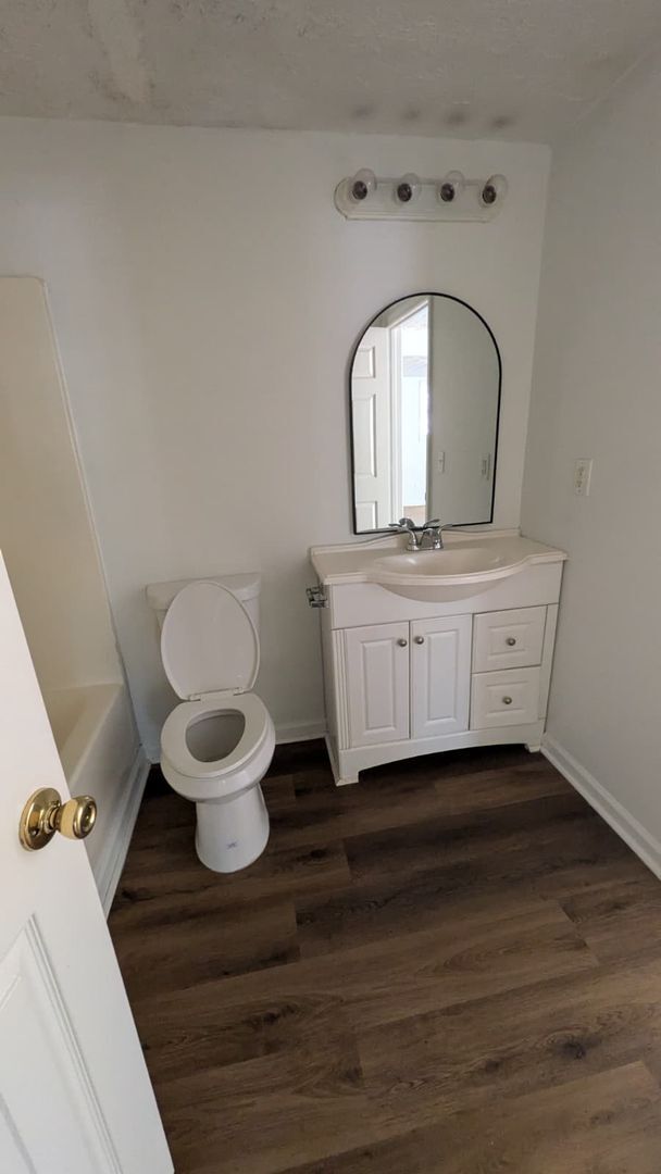 Building Photo - Charming 5 Bed/2 Bath home in Riverdale!