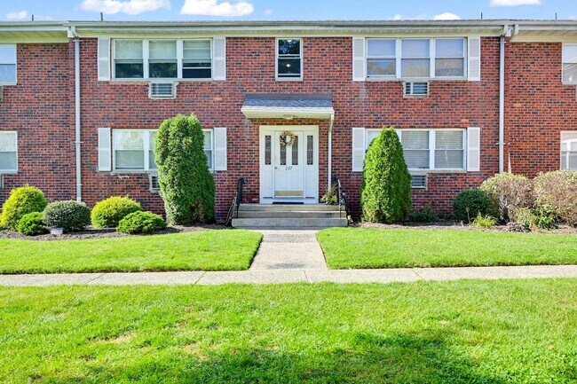 Building Photo - 237 N Middletown Rd
