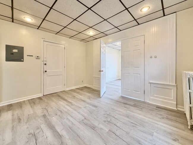 Building Photo - 617 Grand Ave