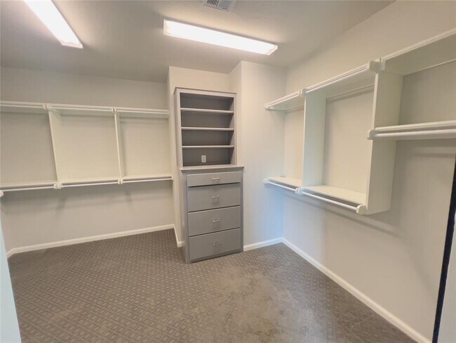 Building Photo - 424 Seville Dr