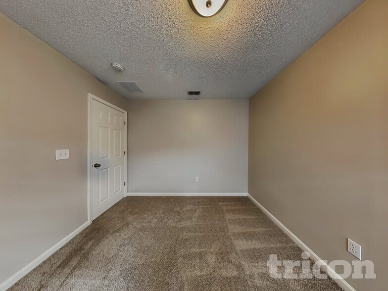 Building Photo - 3951 Hideaway Lane