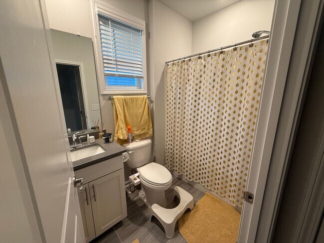 Building Photo - 3 Bedroom Single Family Home in Whitsett