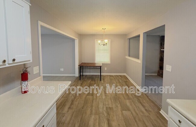 Building Photo - 125 S Meadowcliff Cir