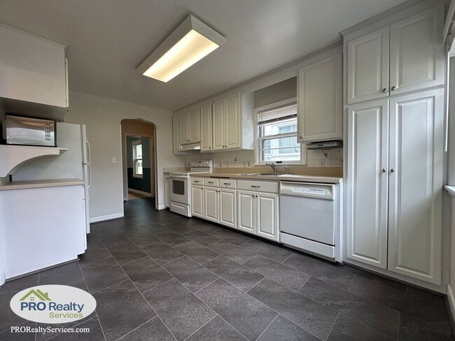 Building Photo - 3 Bedroom Home in St. Paul