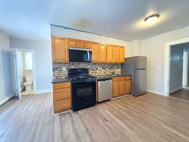 Building Photo - 253 W Ivy St