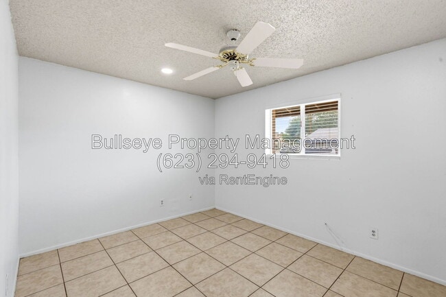 Building Photo - 2245 W Glenrosa Ave