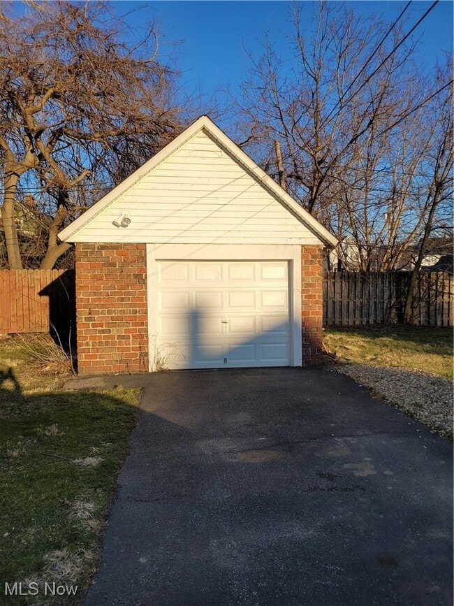 Building Photo - 4007 E 54th St