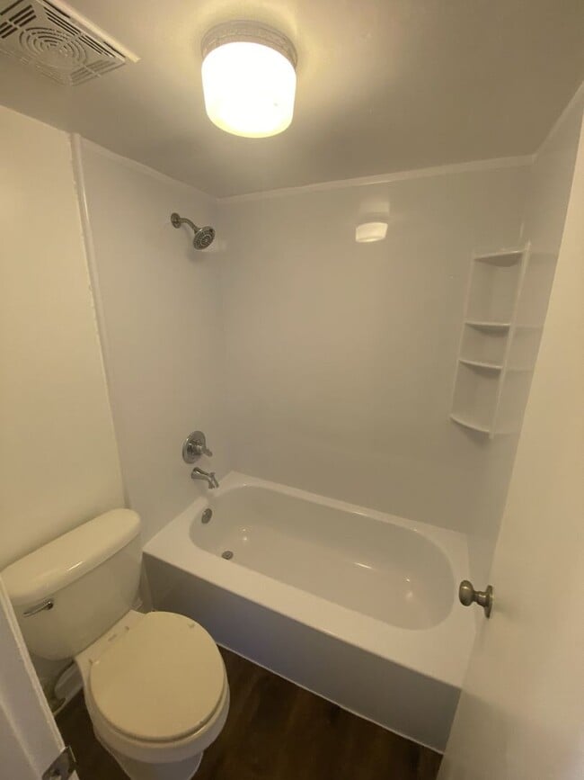 Building Photo - Spacious three bedroom condo