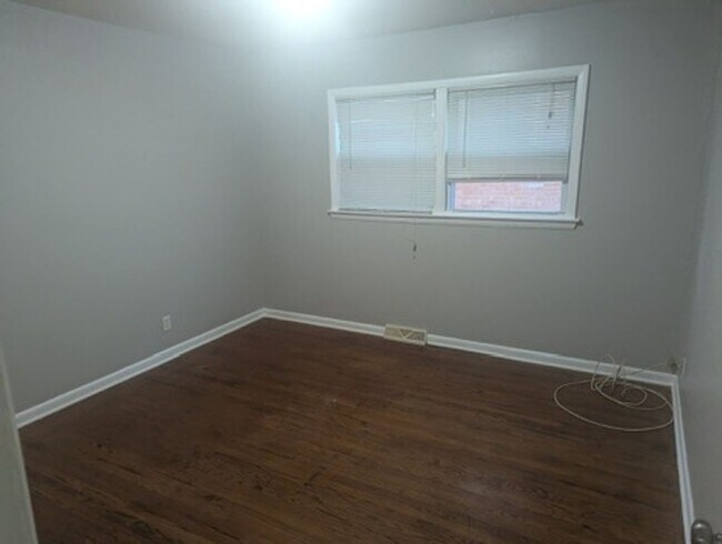 Building Photo - 8039-8041-8041 W Beckett Ave