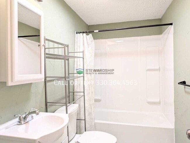 Building Photo - 15265 Lincoln Way W