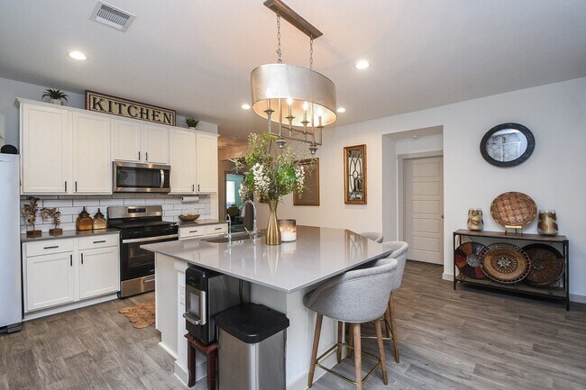 Building Photo - 7723 Golden Rubia Ln