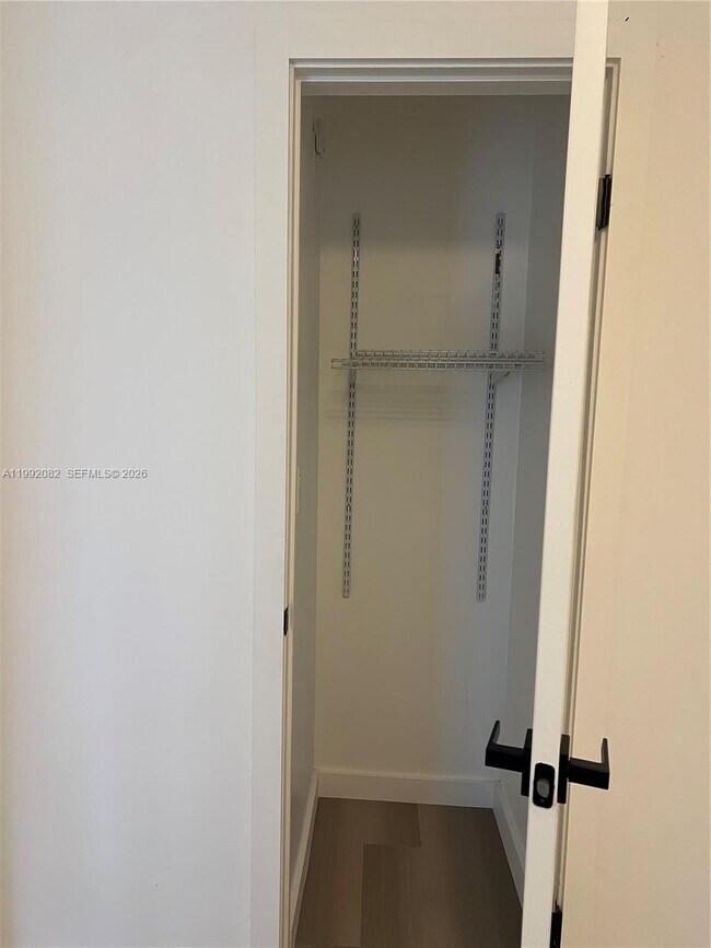 Building Photo - 225 SE 16th Ave