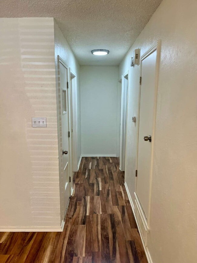 Building Photo - 2 Bedroom Duplex