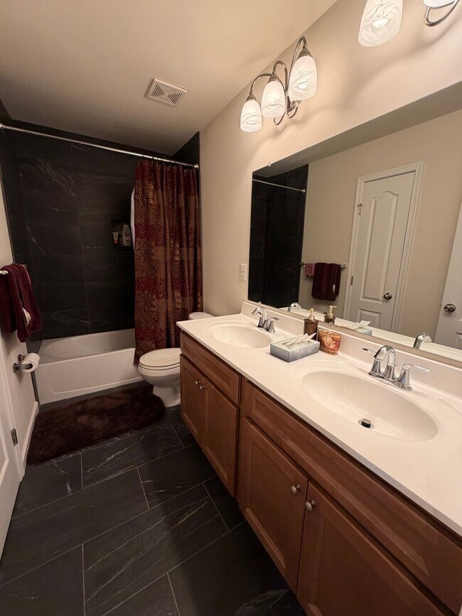 Building Photo - Mockingbird Cr Townhouse Available!!!
