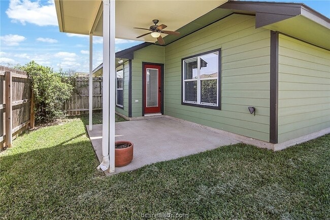 Building Photo - 916 Crested Point Dr