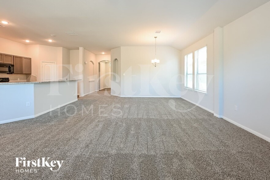 Building Photo - 14785 Country Club Dr