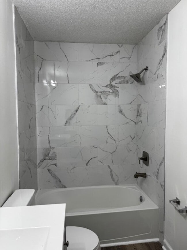 Building Photo - 50% OFF FIRST MONTH'S RENT IN JULY! 1 Bed ...