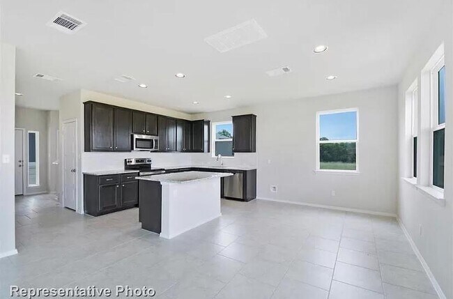 Building Photo - 307 Insider Loop