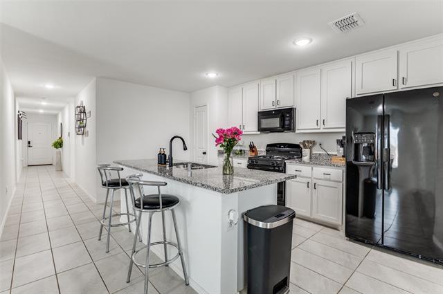 Building Photo - 1650 Woodbrook Dr