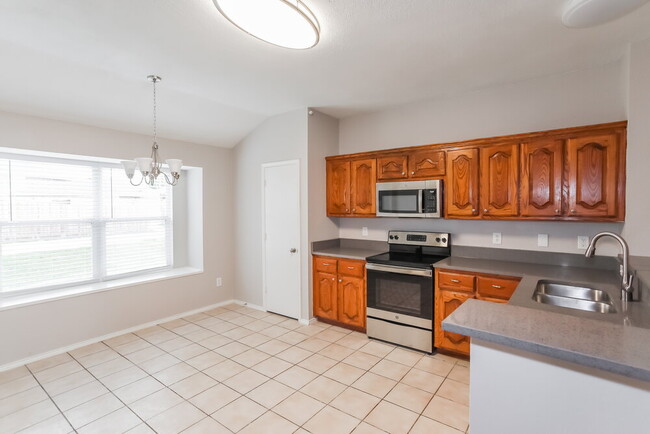 Building Photo - 605 Canyon Pl