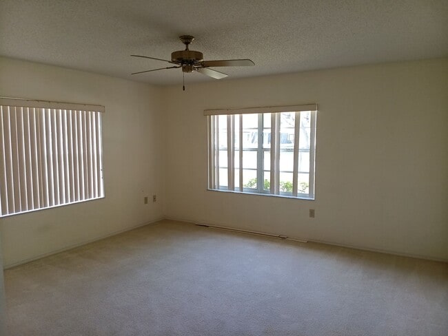 Building Photo - 2 bedroom 2 bathroom Large House for rent ...