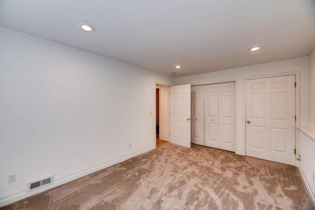 Building Photo - Queen Anne Home