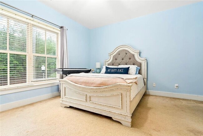 Building Photo - Available Summer 2026!