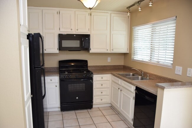 Building Photo - SOUTH - RANCHO LAS PALMAS - 1 STORY HOME - 89123