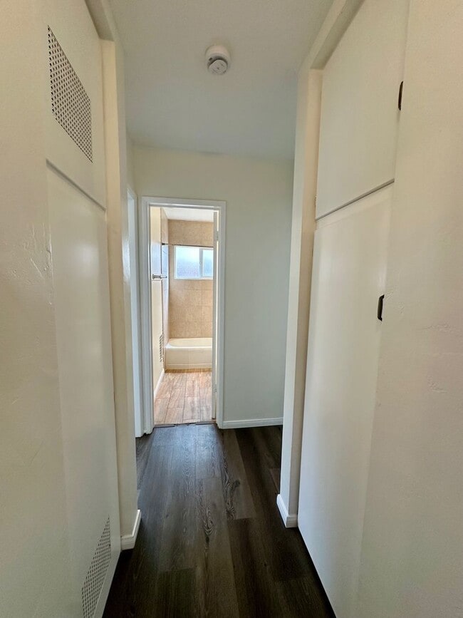 Building Photo - Available Now--3 bedroom 1 bath apartment walking distance to USD campus