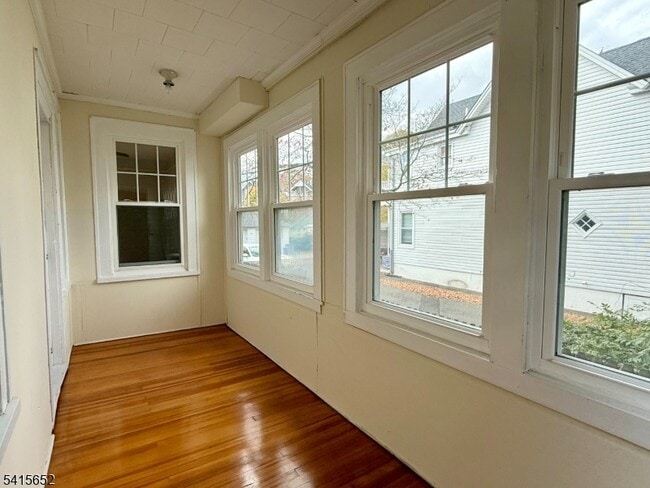 Building Photo - 8 William St