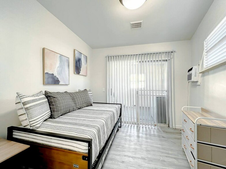 Building Photo - 1829 Hollenbeck Dr