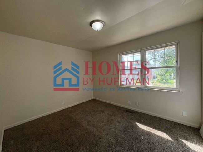 Building Photo - Three Bedroom Townhome | Now Available