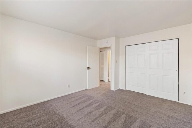 Building Photo - 13 Hamlet Ct