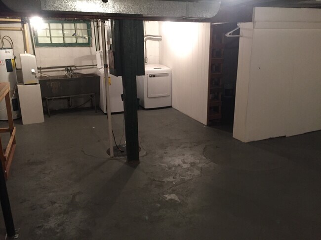 Building Photo - 4616 Dodge St