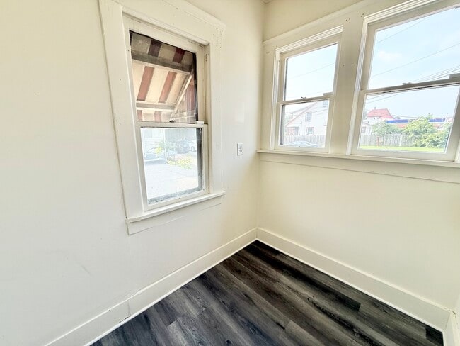 Building Photo - 921 17th St NW