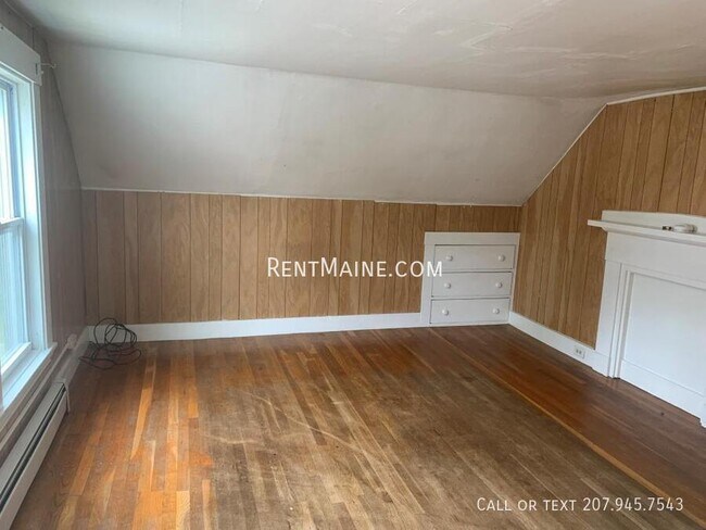 Building Photo - 198 Center St