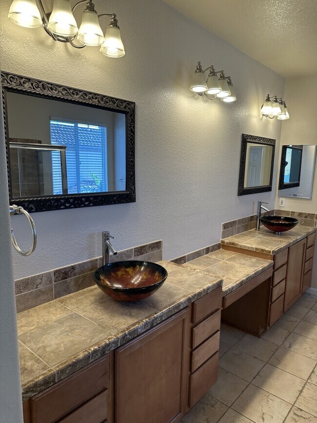 Building Photo - Lathrop 5 Bedroom 3 Bathroom Home
