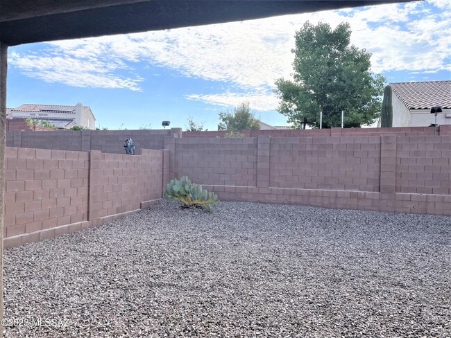 Building Photo - 9450 N Andrina Dr