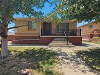 Building Photo - Beautiful 2 Bed, 1 Bath Garden-Level Apartment in Sunnyside!