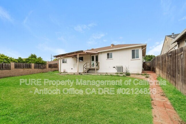 Building Photo - 2117 Biglow Dr