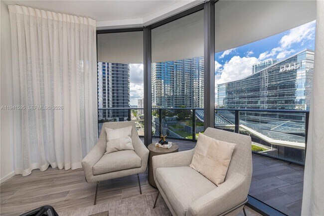 Building Photo - 801 S Miami Ave