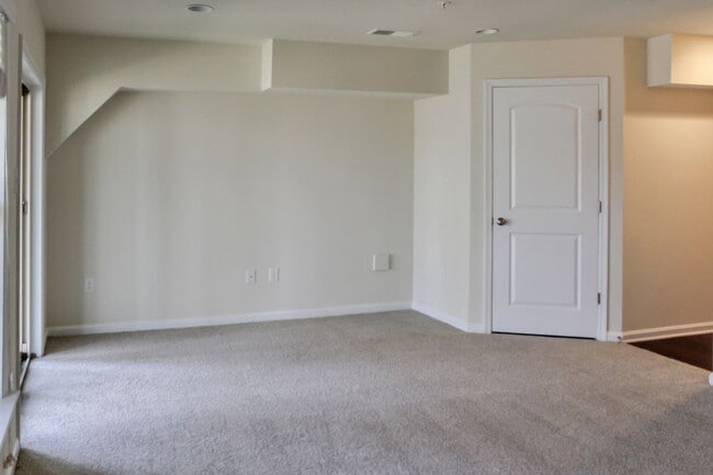 Building Photo - 15200 Lady Lauren Ln