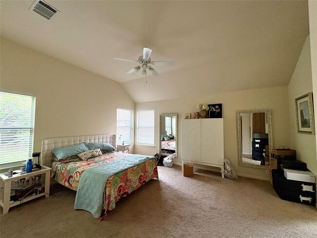 Building Photo - 207 Kettleman Ln N