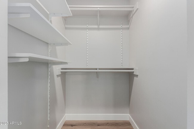 Building Photo - 5001 E Mitchell Dr