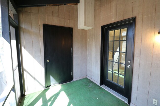 Building Photo - 4007 S Bend Dr