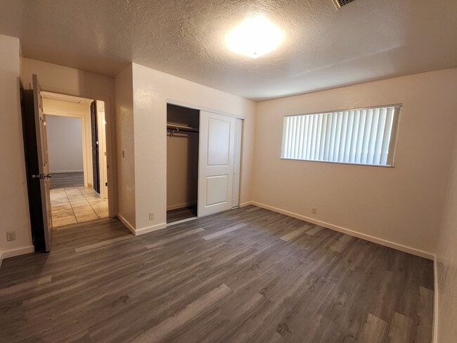 Building Photo - 615 Cowles Ave