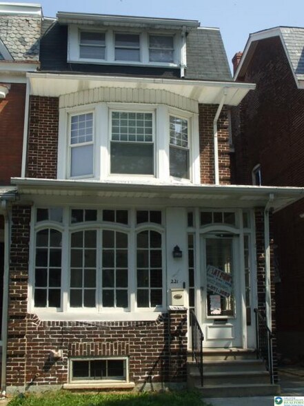 Building Photo - 221 S Madison St