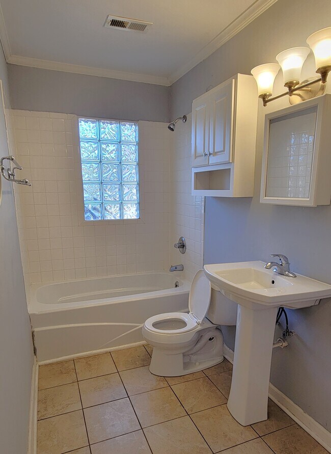 Building Photo - 1702 Wandering Way