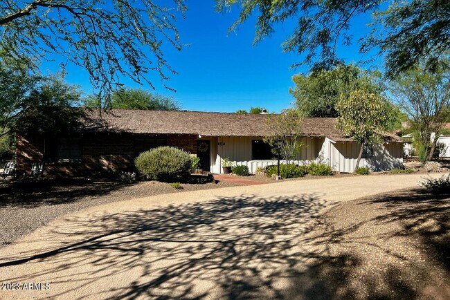 Building Photo - 4327 E Rancho Dr