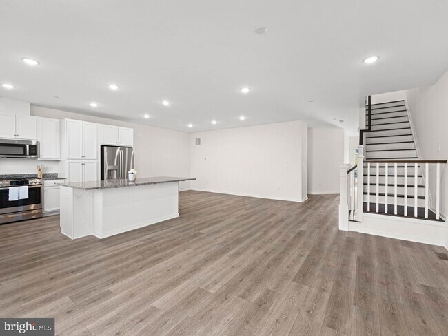 Building Photo - 202 Thompson Dr